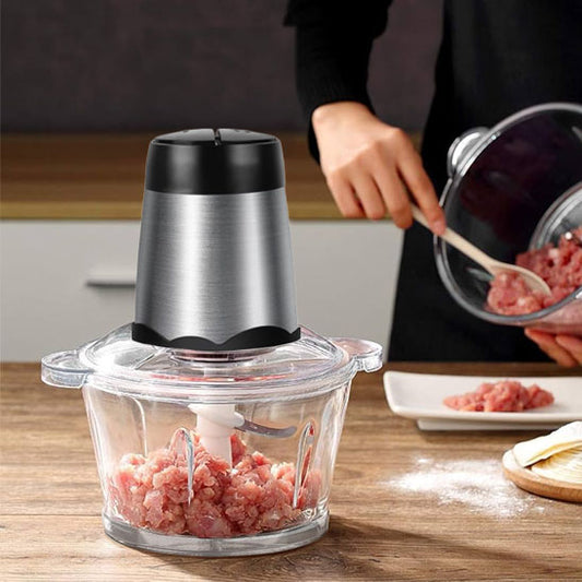maman prepare avec hachoir electrique cuisine viande